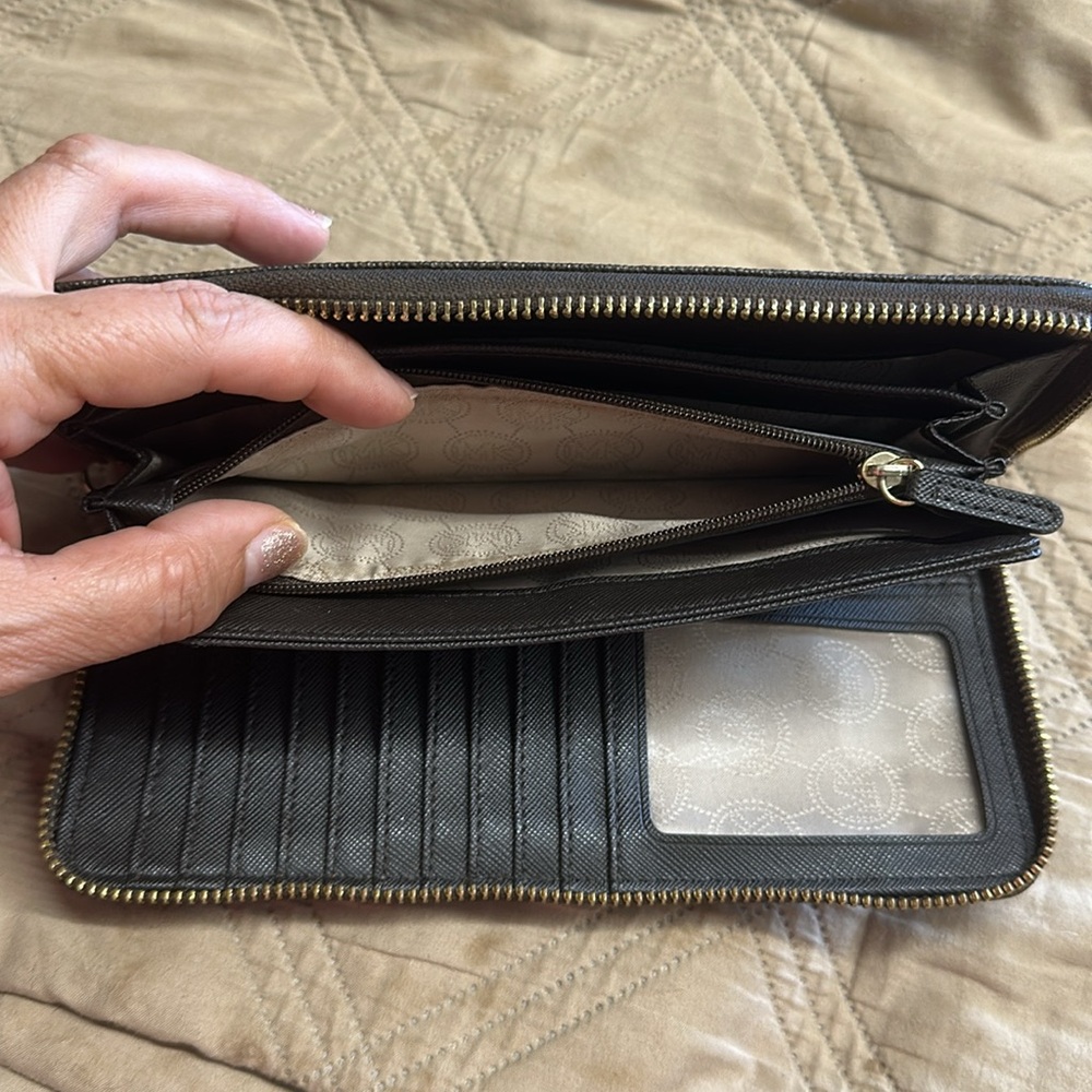 MK Wallet - Picture 7 of 8